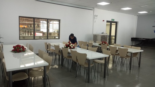 Chuẩn bị các suất ăn cho nhân viên tại Công ty Schindler